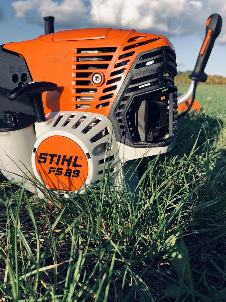 stihl, spit exhaust, grass